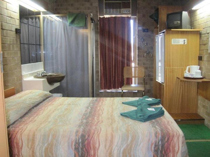 Desert Rose Inn Alice Springs Room photo